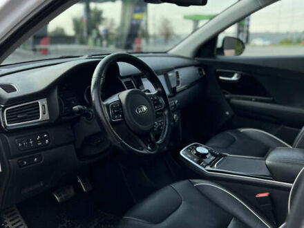 Кіа Niro 2019 у Тернополі на Automoto.ua Білий Кіа Niro, об'ємом двигуна 0 л та пробігом 88 тис. км за 23699 $, фото 1 на Automoto.ua
