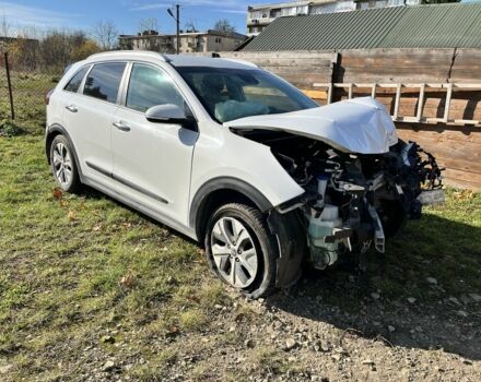 Білий Кіа Niro, об'ємом двигуна 0 л та пробігом 92 тис. км за 7000 $, фото 1 на Automoto.ua