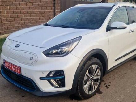 Киа Niro 2019 в Дубно на Automoto.ua Белый Киа Niro, объемом двигателя 0 л и пробегом 173 тыс. км за 17400 $, фото 1 на Automoto.ua