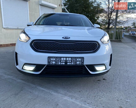 Белый Киа Niro, объемом двигателя 0 л и пробегом 101 тыс. км за 17700 $, фото 1 на Automoto.ua