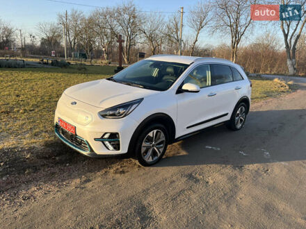 Білий Кіа Niro, об'ємом двигуна 0 л та пробігом 70 тис. км за 18600 $, фото 1 на Automoto.ua