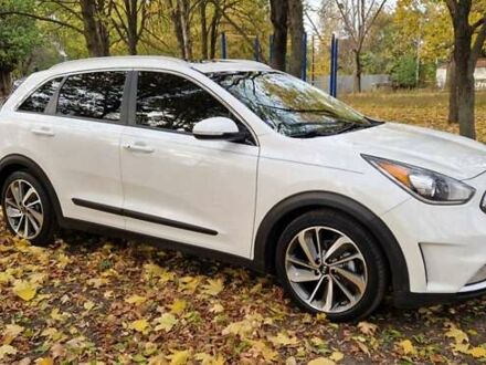 Белый Киа Niro, объемом двигателя 1.58 л и пробегом 191 тыс. км за 17300 $, фото 1 на Automoto.ua