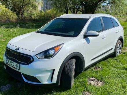 Белый Киа Niro, объемом двигателя 1.6 л и пробегом 9 тыс. км за 23000 $, фото 1 на Automoto.ua