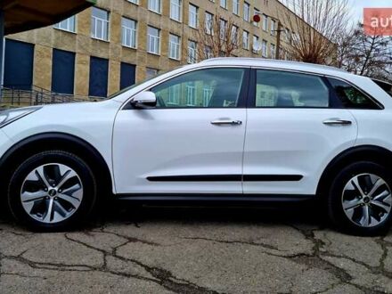 Киа Niro 2019 в Дрогобыче на Automoto.ua Белый Киа Niro, объемом двигателя 0 л и пробегом 39 тыс. км за 18999 $, фото 1 на Automoto.ua