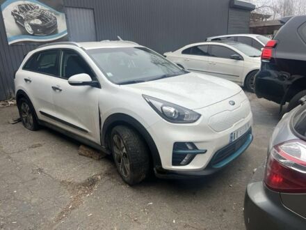 Киа Niro 2019 в Киеве на Automoto.ua Белый Киа Niro, объемом двигателя 0 л и пробегом 200 тыс. км за 6500 $, фото 1 на Automoto.ua