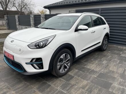 Білий Кіа Niro, об'ємом двигуна 0 л та пробігом 106 тис. км за 19500 $, фото 1 на Automoto.ua
