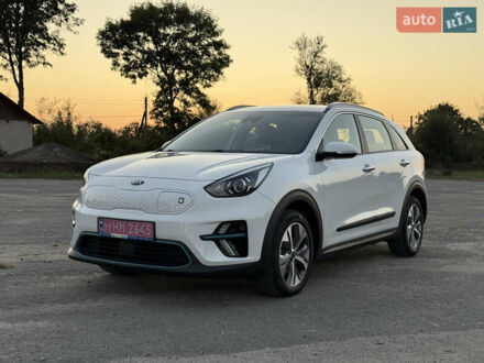 Кіа Niro 2020 у Новой Ушице на Automoto.ua Білий Кіа Niro, об'ємом двигуна 0 л та пробігом 152 тис. км за 18500 $, фото 1 на Automoto.ua