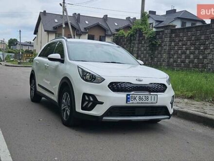 Киа Niro 2020 в Ровно на Automoto.ua Белый Киа Niro, объемом двигателя 1.6 л и пробегом 75 тыс. км за 18500 $, фото 1 на Automoto.ua