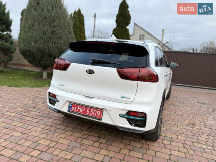 Білий Кіа Niro, об'ємом двигуна 0 л та пробігом 112 тис. км за 18300 $, фото 1 на Automoto.ua