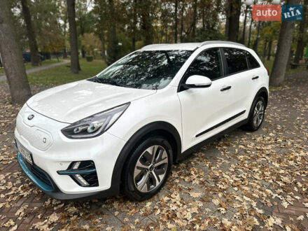 Киа Niro 2020 в Ирпене на Automoto.ua Белый Киа Niro, объемом двигателя 0 л и пробегом 79 тыс. км за 21000 $, фото 1 на Automoto.ua