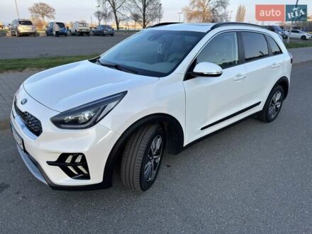 Киа Niro 2020 в Черкассах на Automoto.ua Белый Киа Niro, объемом двигателя 1.58 л и пробегом 60 тыс. км за 20599 $, фото 1 на Automoto.ua