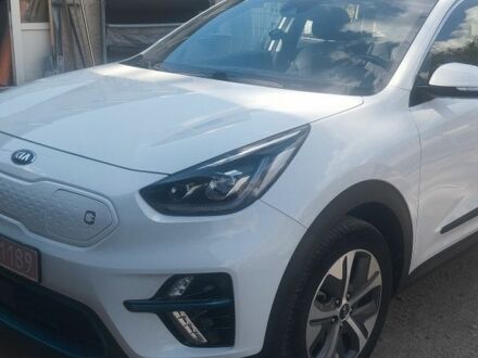 Киа Niro 2020 в Черноморске (Ильичевске) на Automoto.ua Белый Киа Niro, объемом двигателя 0 л и пробегом 130 тыс. км за 18600 $, фото 1 на Automoto.ua