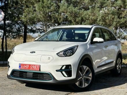 Белый Киа Niro, объемом двигателя 0 л и пробегом 129 тыс. км за 17999 $, фото 1 на Automoto.ua