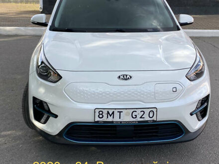 Кіа Niro 2020 у Вінниці на Automoto.ua Білий Кіа Niro, об'ємом двигуна 0 л та пробігом 152 тис. км за 17600 $, фото 1 на Automoto.ua