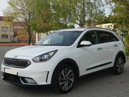 Белый Киа Niro, объемом двигателя 1.6 л и пробегом 98 тыс. км за 12400 $, фото 1 на Automoto.ua