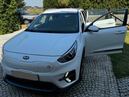 Киа Niro 2020 в Киеве на Automoto.ua Белый Киа Niro, объемом двигателя 0 л и пробегом 72 тыс. км за 10600 $, фото 1 на Automoto.ua