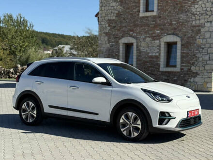 Белый Киа Niro, объемом двигателя 0 л и пробегом 115 тыс. км за 19600 $, фото 1 на Automoto.ua