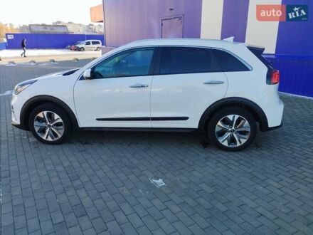 Белый Киа Niro, объемом двигателя 0 л и пробегом 141 тыс. км за 17250 $, фото 1 на Automoto.ua
