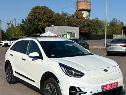 Киа Niro 2020 в Ровно на Automoto.ua Белый Киа Niro, объемом двигателя 0 л и пробегом 113 тыс. км за 15500 $, фото 1 на Automoto.ua