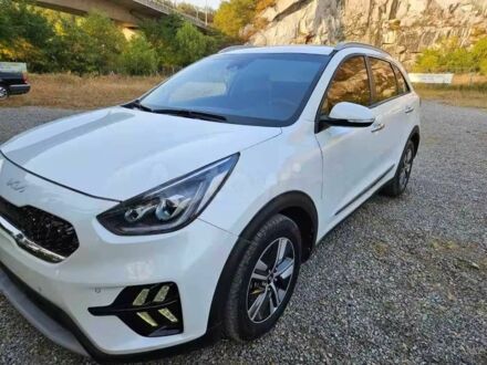 Білий Кіа Niro, об'ємом двигуна 0 л та пробігом 34 тис. км за 16800 $, фото 1 на Automoto.ua