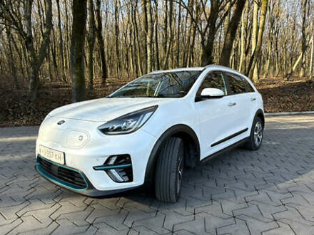 Белый Киа Niro, объемом двигателя 0 л и пробегом 126 тыс. км за 18400 $, фото 1 на Automoto.ua