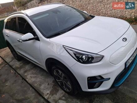 Белый Киа Niro, объемом двигателя 0 л и пробегом 78 тыс. км за 20400 $, фото 1 на Automoto.ua