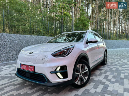 Білий Кіа Niro, об'ємом двигуна 0 л та пробігом 42 тис. км за 21156 $, фото 1 на Automoto.ua
