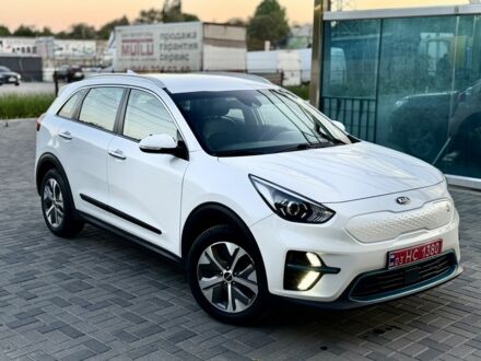 Киа Niro 2021 в Днепре (Днепропетровске) на Automoto.ua Белый Киа Niro, объемом двигателя 0 л и пробегом 124 тыс. км за 17300 $, фото 1 на Automoto.ua