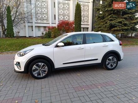 Киа Niro 2021 в Тернополе на Automoto.ua Белый Киа Niro, объемом двигателя 0 л и пробегом 33 тыс. км за 19900 $, фото 1 на Automoto.ua