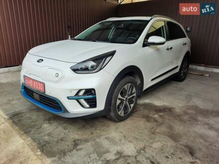 Киа Niro 2021 в Черкассах на Automoto.ua Белый Киа Niro, объемом двигателя 0 л и пробегом 77 тыс. км за 22214 $, фото 1 на Automoto.ua