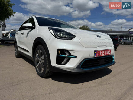 Киа Niro 2021 в Бахмаче на Automoto.ua Белый Киа Niro, объемом двигателя 0 л и пробегом 99 тыс. км за 19200 $, фото 1 на Automoto.ua