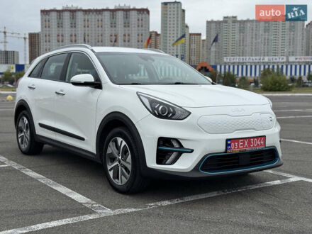 Кіа Niro 2022 у Києві на Automoto.ua Білий Кіа Niro, об'ємом двигуна 0 л та пробігом 136 тис. км за 20500 $, фото 1 на Automoto.ua