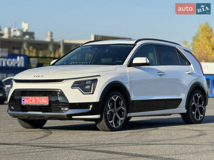Киа Niro 2023 в Киеве на Automoto.ua Белый Киа Niro, объемом двигателя 1.58 л и пробегом 15 тыс. км за 27800 $, фото 1 на Automoto.ua