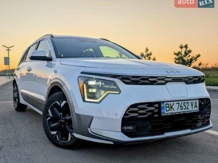 Киа Niro 2023 в Ровно на Automoto.ua Белый Киа Niro, объемом двигателя 0 л и пробегом 48 тыс. км за 24999 $, фото 1 на Automoto.ua