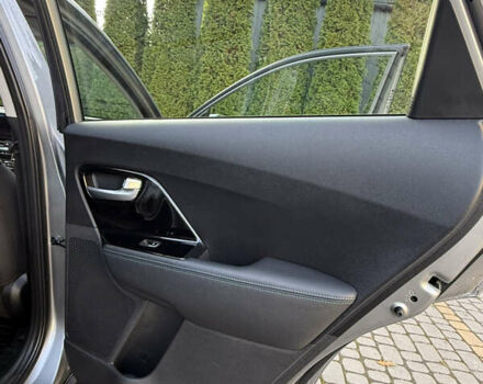 Бежевий Кіа Niro, об'ємом двигуна 0 л та пробігом 98 тис. км за 19999 $, фото 33 на Automoto.ua