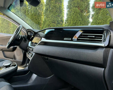 Бежевий Кіа Niro, об'ємом двигуна 0 л та пробігом 98 тис. км за 19999 $, фото 25 на Automoto.ua