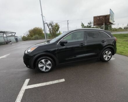 Чорний Кіа Niro, об'ємом двигуна 1.6 л та пробігом 93 тис. км за 391 $, фото 4 на Automoto.ua
