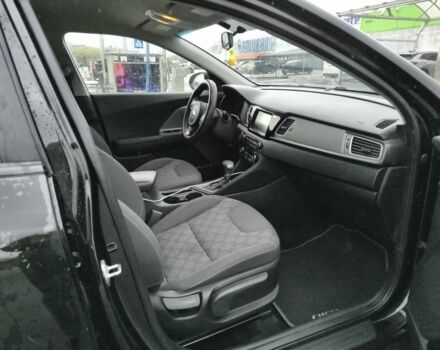 Чорний Кіа Niro, об'ємом двигуна 1.6 л та пробігом 93 тис. км за 391 $, фото 7 на Automoto.ua