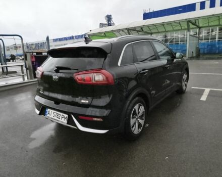 Чорний Кіа Niro, об'ємом двигуна 1.6 л та пробігом 93 тис. км за 391 $, фото 6 на Automoto.ua