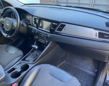Черный Киа Niro, объемом двигателя 1.6 л и пробегом 92 тыс. км за 21500 $, фото 4 на Automoto.ua