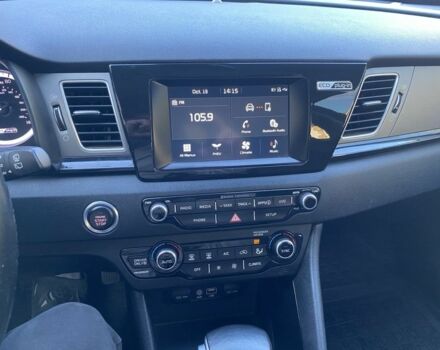 Черный Киа Niro, объемом двигателя 1.6 л и пробегом 92 тыс. км за 21500 $, фото 10 на Automoto.ua