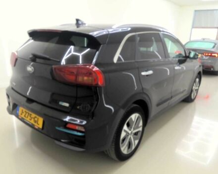 Чорний Кіа Niro, об'ємом двигуна 0 л та пробігом 122 тис. км за 18300 $, фото 3 на Automoto.ua