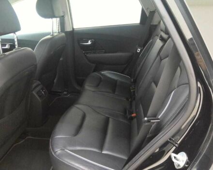 Чорний Кіа Niro, об'ємом двигуна 0 л та пробігом 122 тис. км за 18300 $, фото 5 на Automoto.ua