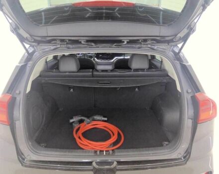 Чорний Кіа Niro, об'ємом двигуна 0 л та пробігом 122 тис. км за 18300 $, фото 6 на Automoto.ua