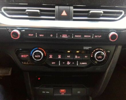 Чорний Кіа Niro, об'ємом двигуна 0 л та пробігом 122 тис. км за 18300 $, фото 14 на Automoto.ua