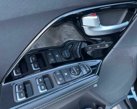 Чорний Кіа Niro, об'ємом двигуна 0 л та пробігом 94 тис. км за 20999 $, фото 8 на Automoto.ua