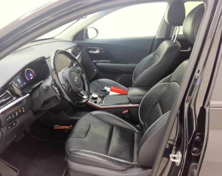 Чорний Кіа Niro, об'ємом двигуна 0 л та пробігом 122 тис. км за 18300 $, фото 4 на Automoto.ua