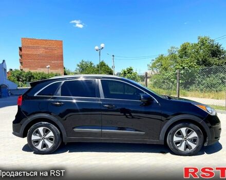 Черный Киа Niro, объемом двигателя 1.6 л и пробегом 137 тыс. км за 15000 $, фото 3 на Automoto.ua