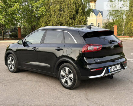 Чорний Кіа Niro, об'ємом двигуна 1.58 л та пробігом 178 тис. км за 15200 $, фото 5 на Automoto.ua