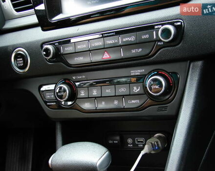 Черный Киа Niro, объемом двигателя 1.6 л и пробегом 136 тыс. км за 16700 $, фото 22 на Automoto.ua